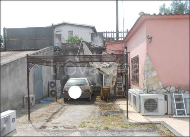 appartamento in vendita ad Aprilia in zona Casalazzara
