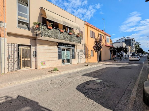 locale commerciale in vendita ad Aprilia