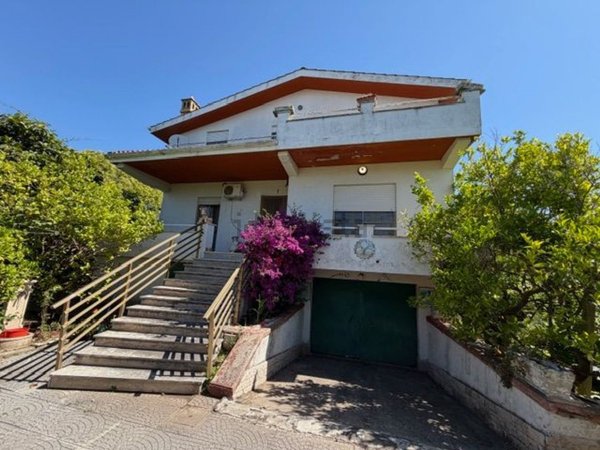 casa indipendente in vendita ad Aprilia
