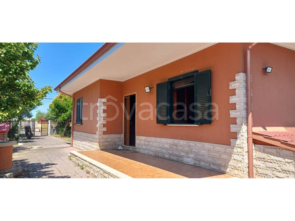 casa indipendente in vendita ad Aprilia in zona Campo di Carne