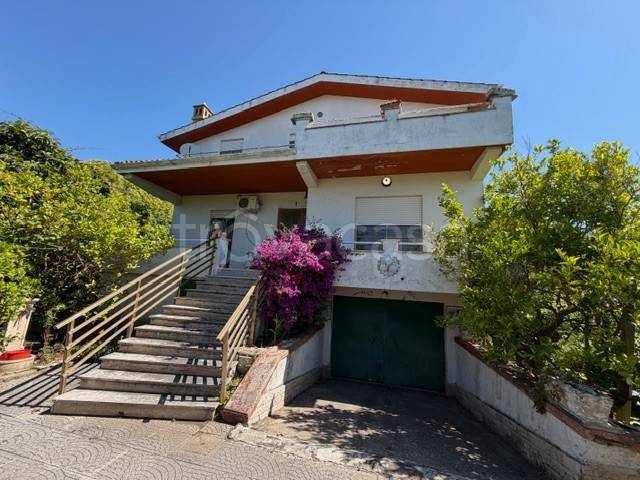 casa indipendente in vendita ad Aprilia in zona Torre del Padiglione