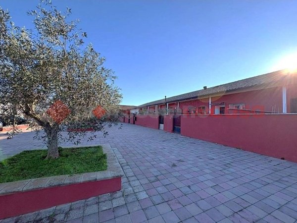 casa indipendente in vendita ad Aprilia in zona Casalazzara