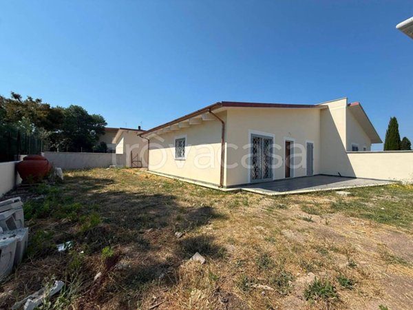 casa indipendente in vendita ad Aprilia in zona Fossignano