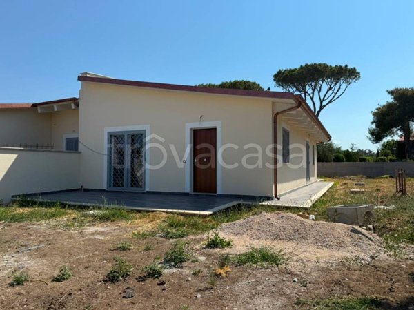 casa indipendente in vendita ad Aprilia in zona Fossignano