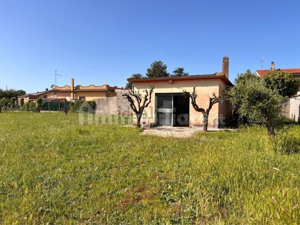 locale di sgombero in vendita ad Aprilia