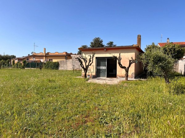 locale di sgombero in vendita ad Aprilia in zona Campo di Carne