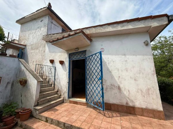 casa indipendente in vendita ad Aprilia in zona Cogna