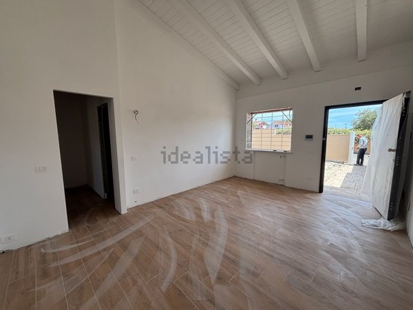 casa indipendente in vendita ad Aprilia in zona Cogna