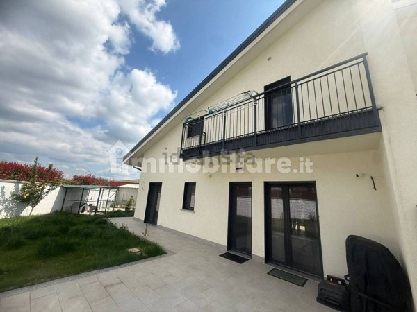 casa indipendente in vendita ad Aprilia