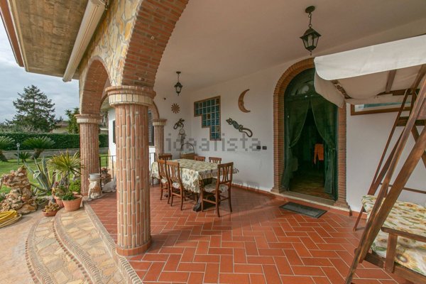 casa indipendente in vendita ad Aprilia in zona Campo di Carne