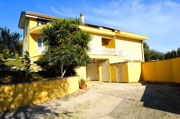 casa indipendente in vendita ad Aprilia in zona Casalazzara