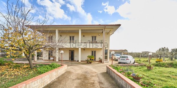 casa indipendente in vendita ad Aprilia in zona Genio Civile