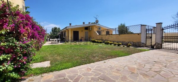 appartamento in vendita ad Aprilia in zona Cogna