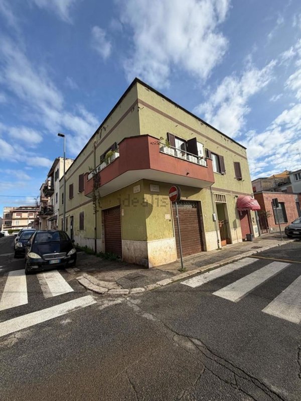 locale commerciale in vendita ad Aprilia