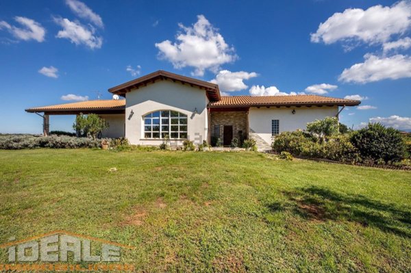 casa indipendente in vendita ad Aprilia in zona Camilleri-Vallelata
