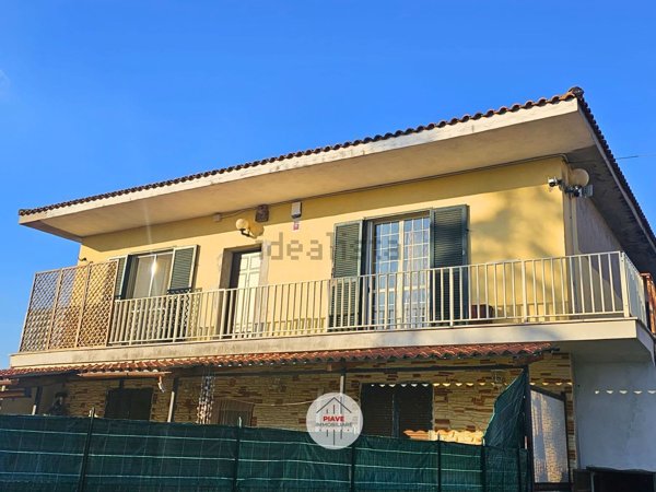 casa indipendente in vendita ad Aprilia in zona Pantanelle