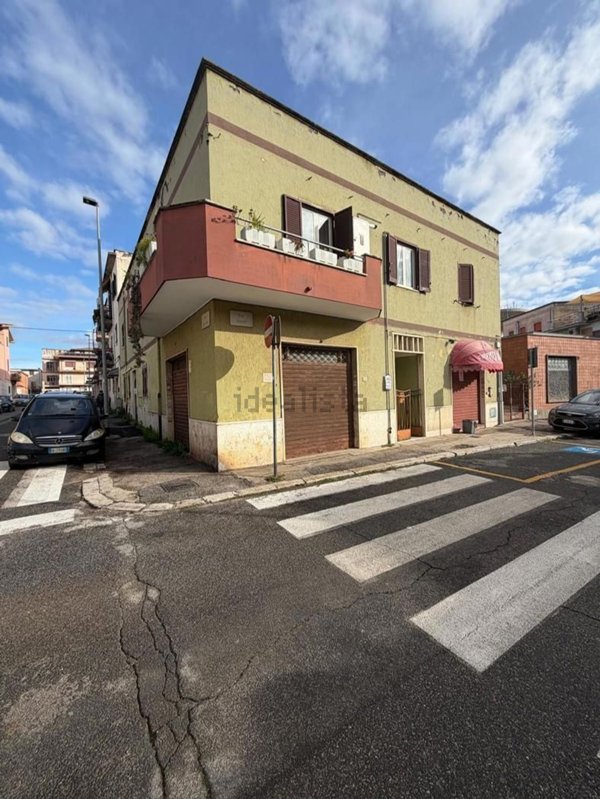 locale commerciale in vendita ad Aprilia