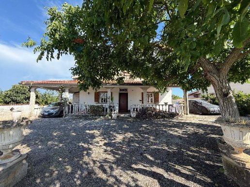 casa indipendente in vendita ad Aprilia in zona Casalazzara