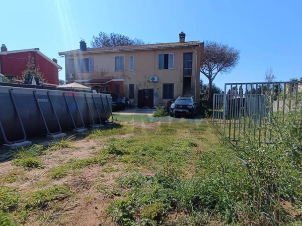 casa indipendente in vendita ad Aprilia in zona Riserva Nuova