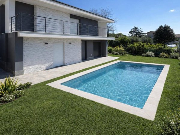 casa indipendente in vendita ad Aprilia in zona Fossignano
