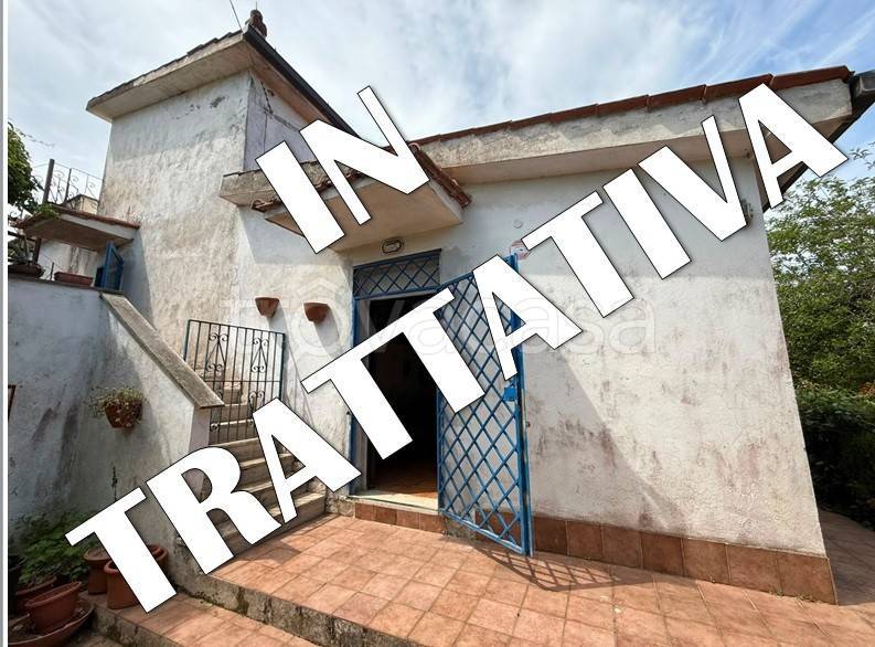 casa indipendente in vendita ad Aprilia in zona Cogna