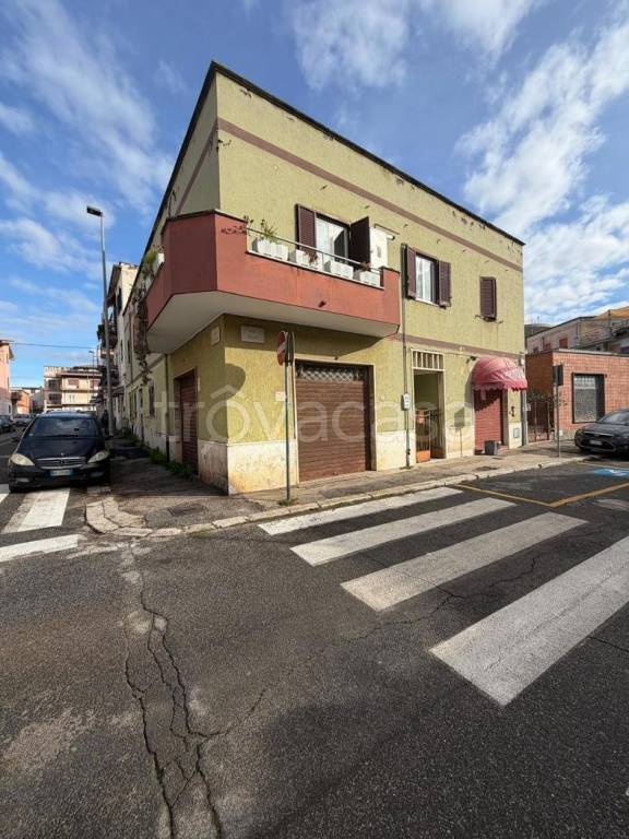 negozio in vendita ad Aprilia