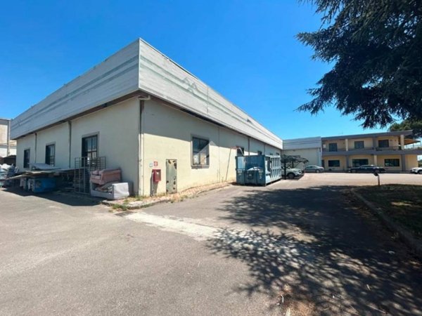 locale commerciale in vendita ad Aprilia in zona Riserva Nuova