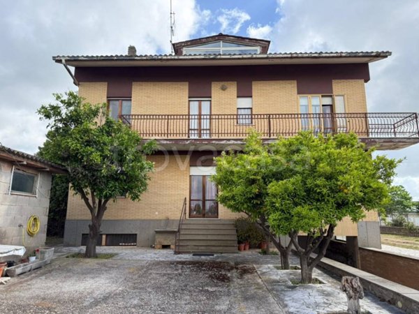 casa indipendente in vendita ad Aprilia in zona Camilleri-Vallelata