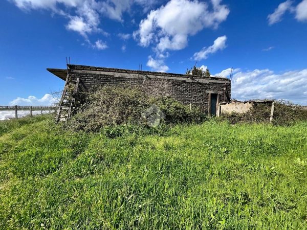 locale di sgombero in vendita ad Aprilia in zona Genio Civile