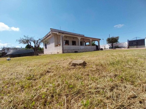 casa indipendente in vendita ad Aprilia in zona Campo di Carne