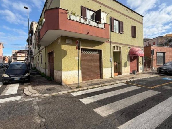 negozio in vendita ad Aprilia
