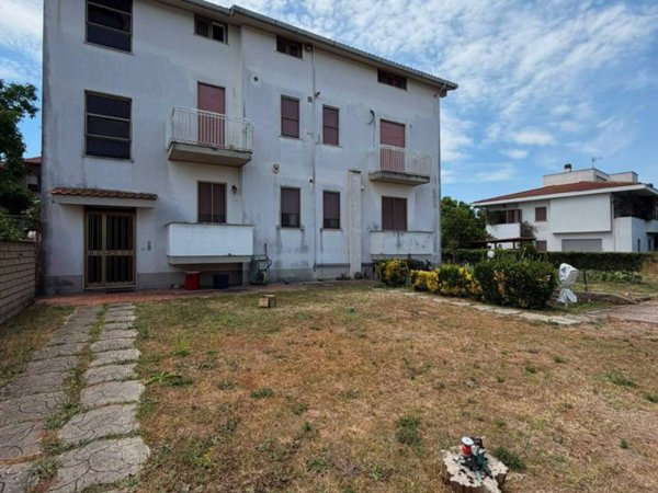 appartamento in vendita ad Aprilia in zona Fossignano