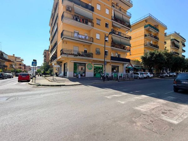 negozio in vendita ad Aprilia