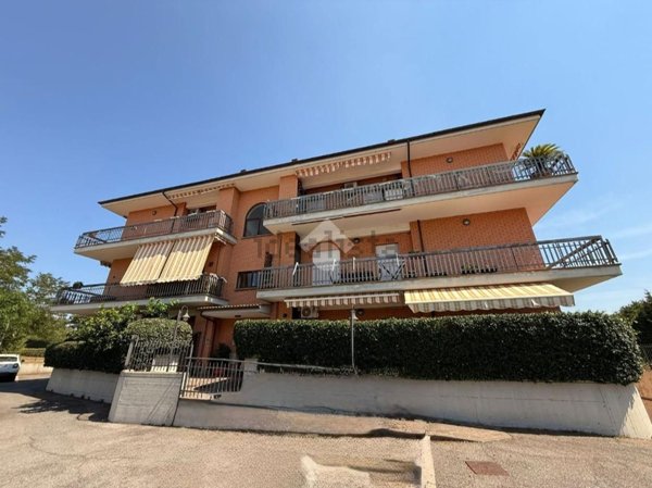 appartamento in vendita ad Aprilia in zona Campoleone