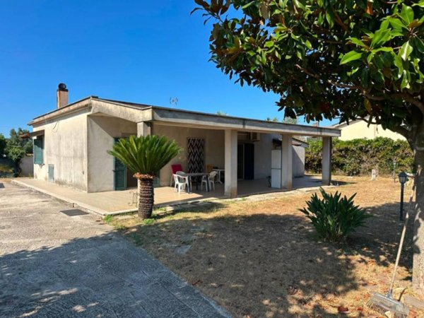 casa indipendente in vendita ad Aprilia in zona Campo di Carne