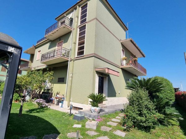 intera palazzina in vendita ad Aprilia