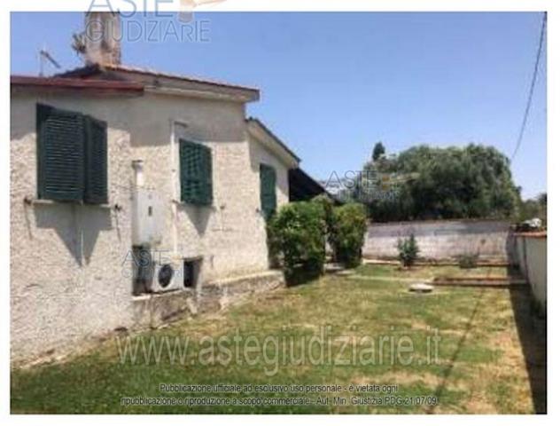 casa indipendente in vendita ad Aprilia in zona Cogna