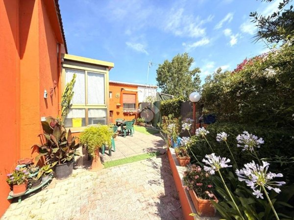 casa indipendente in vendita ad Aprilia in zona Genio Civile