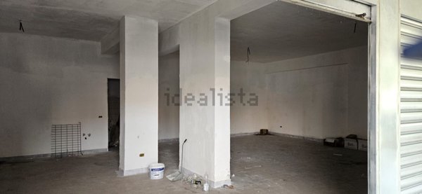 locale commerciale in vendita ad Aprilia