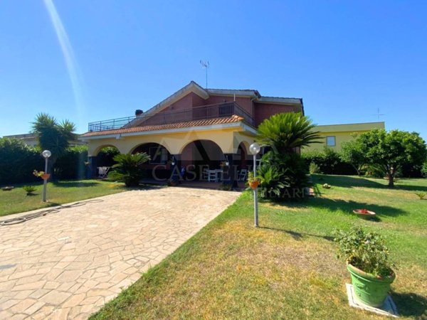 casa indipendente in vendita ad Aprilia in zona Campo di Carne