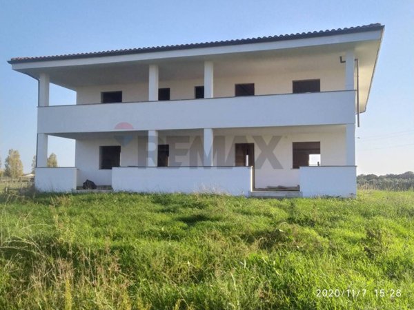 casa indipendente in vendita ad Aprilia in zona Fossignano