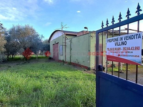 casa indipendente in vendita ad Aprilia in zona Leda