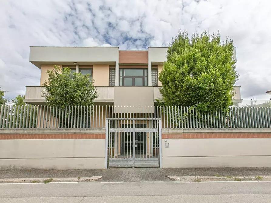 locale commerciale in vendita ad Aprilia