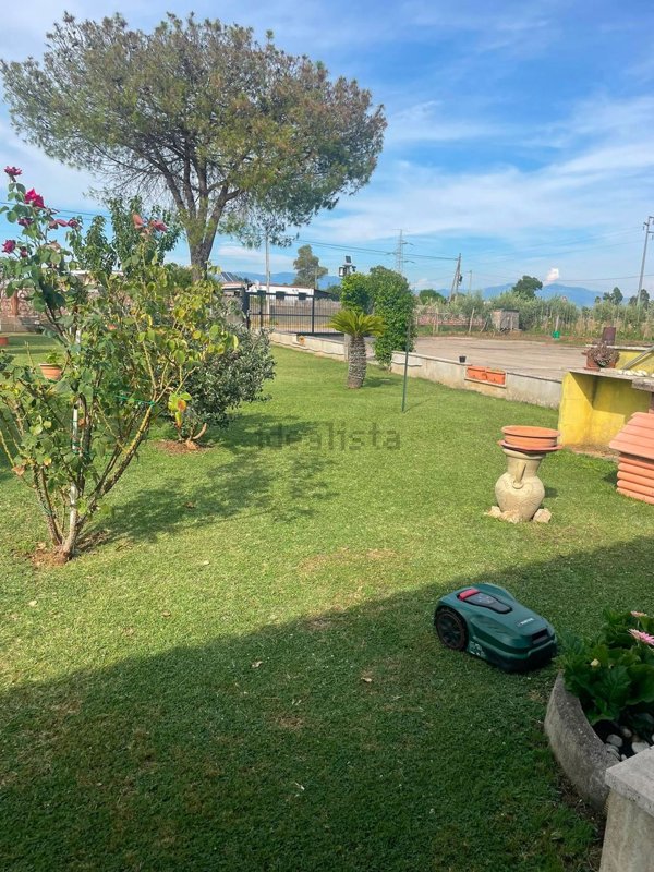 casa indipendente in vendita ad Aprilia in zona Genio Civile