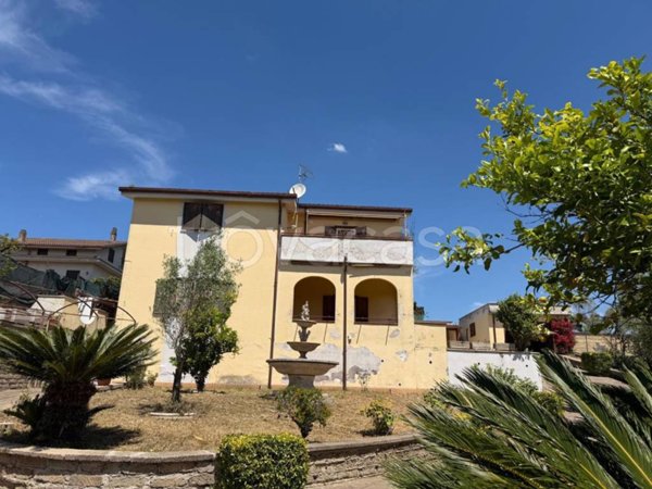 casa indipendente in vendita ad Aprilia in zona Fossignano