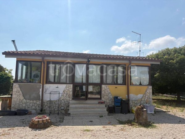 casa indipendente in vendita ad Aprilia in zona Genio Civile