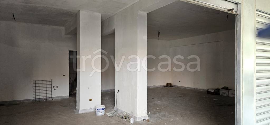 negozio in vendita ad Aprilia