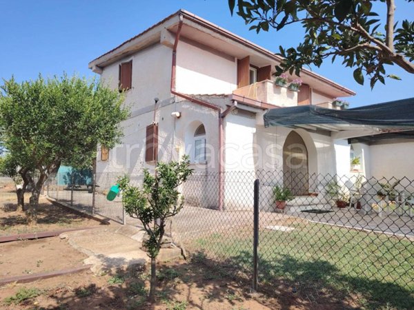 casa indipendente in vendita ad Aprilia in zona Cogna