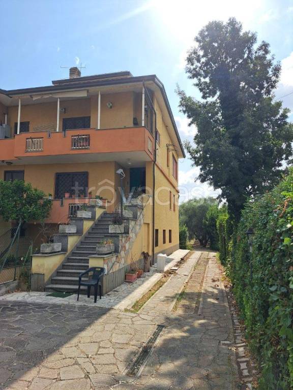 casa indipendente in vendita ad Aprilia