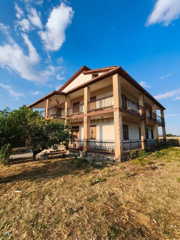 casa indipendente in vendita ad Aprilia